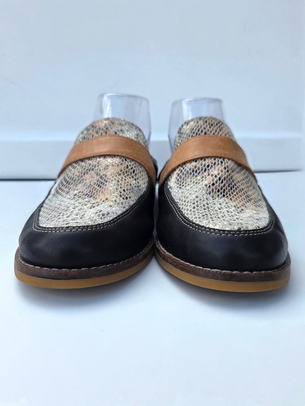 Taos Footwear Royal ROY-14015 Leather Snakeskin Embossed Mules Shoes Black Sz 9 - Picture 6 of 13